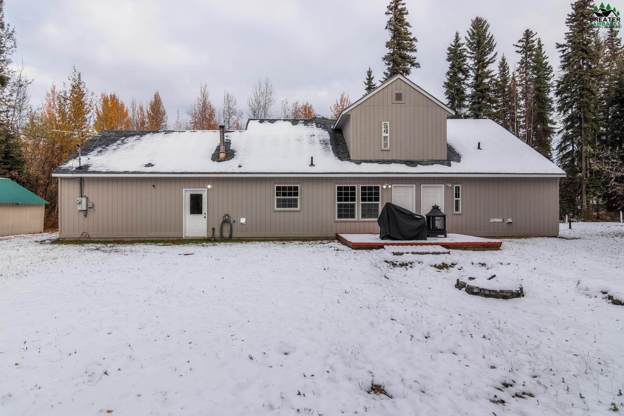 20. Single Family Homes for Sale at 3237 RALPH TURNAROUND North Pole, Alaska 99705 United States