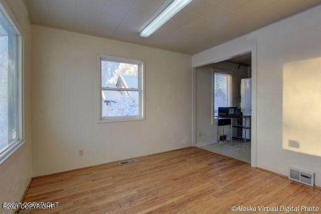 4. Commercial for Sale at 903 Photo Avenue Anchorage, Alaska 99503 United States