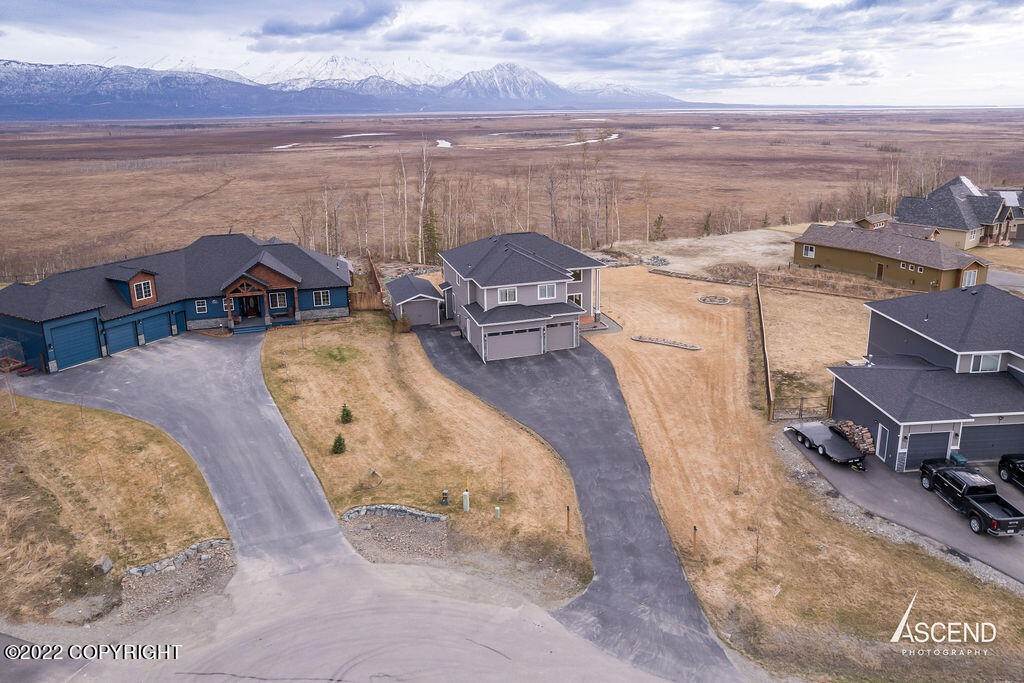 30. Single Family Homes for Sale at 5274 E Silo Circle Wasilla, Alaska 99654 United States