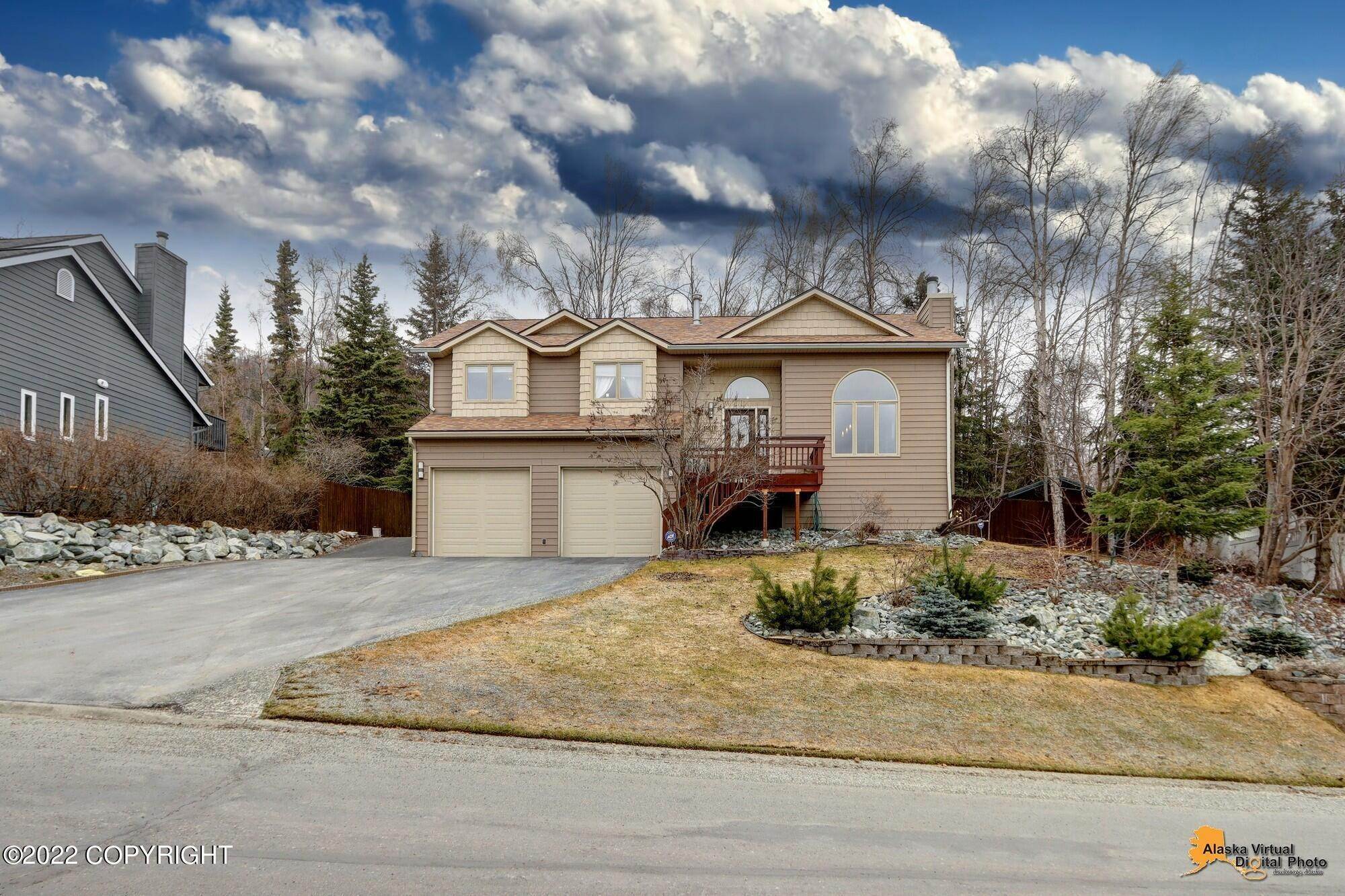 33. Single Family Homes for Sale at 10911 Adanak Circle Eagle River, Alaska 99577 United States