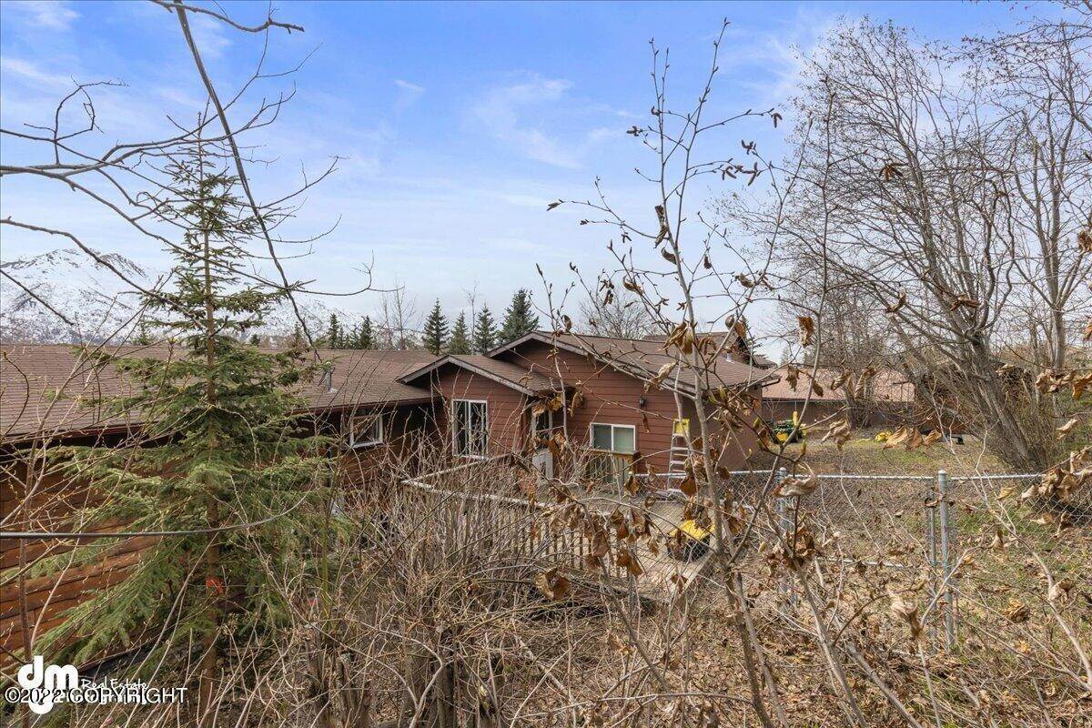 39. Single Family Homes for Sale at 20453 Lucas Avenue Eagle River, Alaska 99577 United States