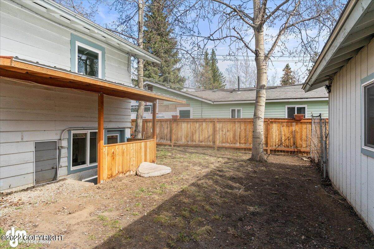 35. Single Family Homes for Sale at 1308 E 27th Avenue Anchorage, Alaska 99508 United States