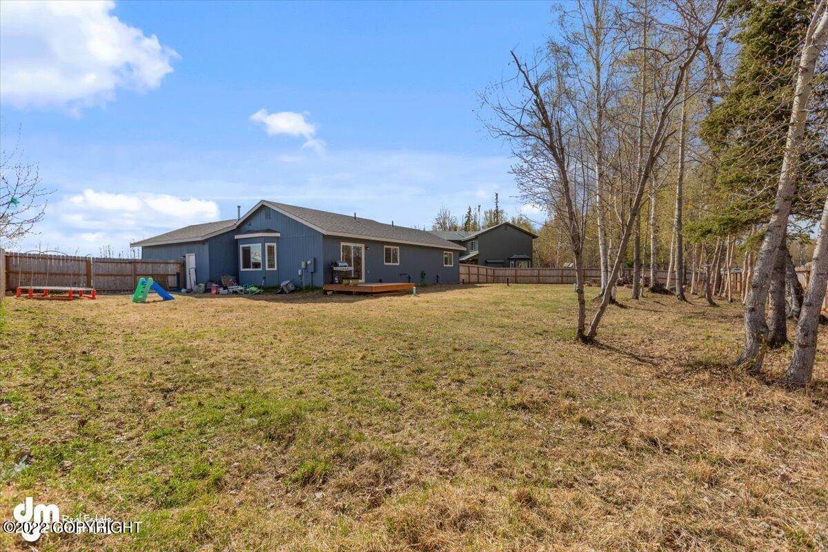 33. Single Family Homes for Sale at 3807 E Darrington Village Circle Wasilla, Alaska 99654 United States