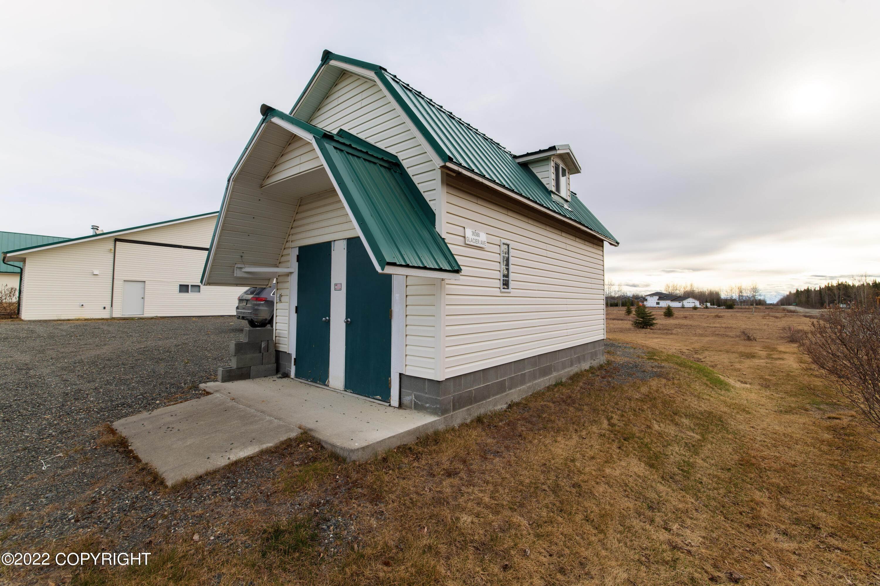 35. Single Family Homes for Sale at 36360 Glacier Avenue Sterling, Alaska 99672 United States