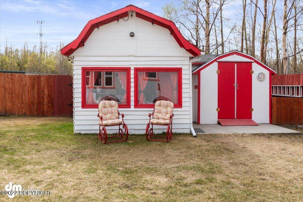 34. Single Family Homes for Sale at 692 W Fern Avenue Palmer, Alaska 99645 United States