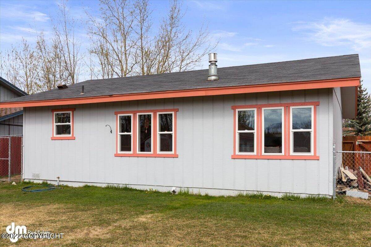 39. Single Family Homes for Sale at 692 W Fern Avenue Palmer, Alaska 99645 United States