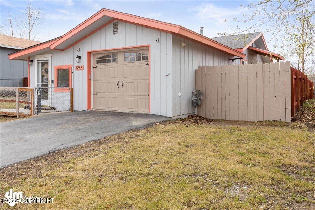 40. Single Family Homes for Sale at 692 W Fern Avenue Palmer, Alaska 99645 United States