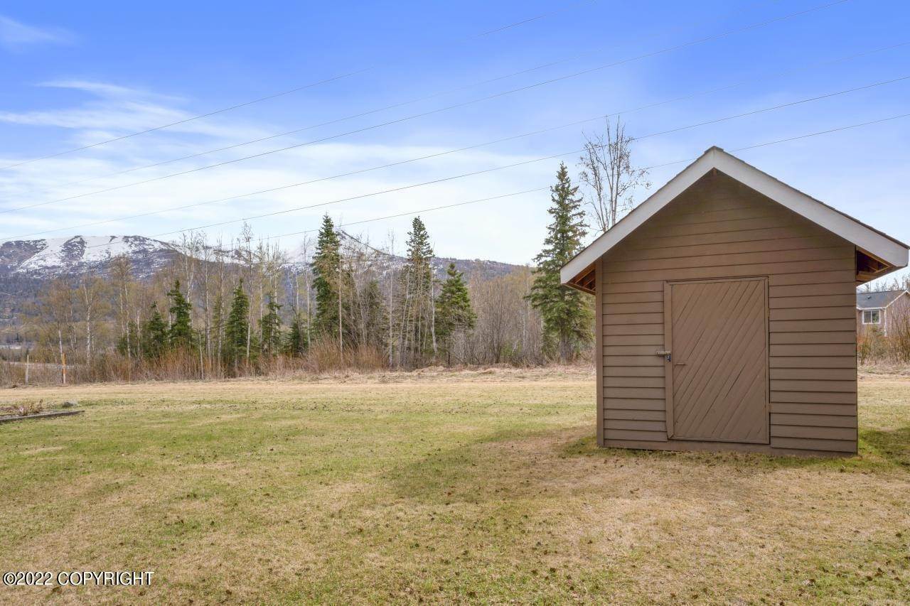 32. Single Family Homes for Sale at 16711 Theodore Drive Eagle River, Alaska 99577 United States
