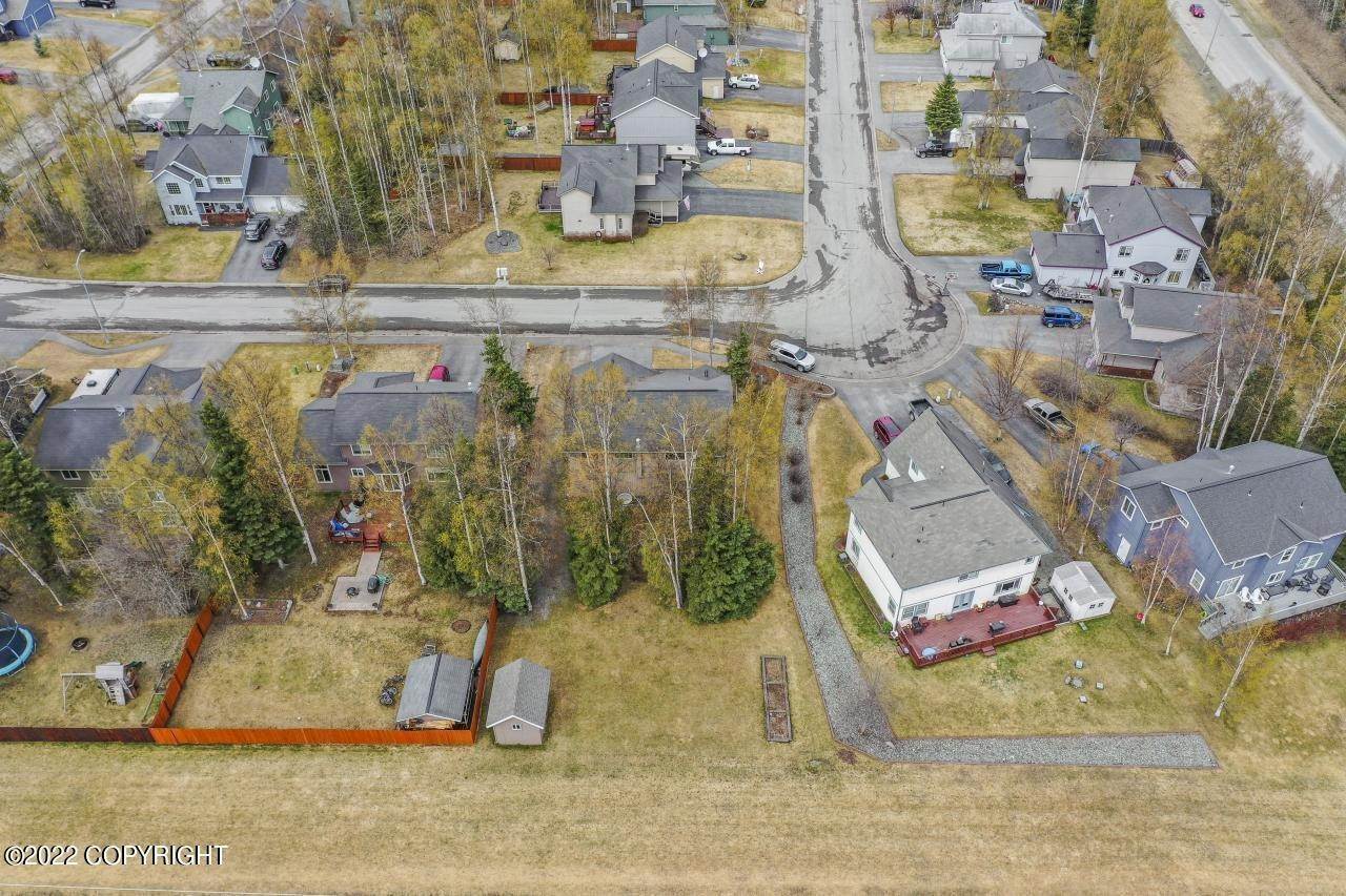 37. Single Family Homes for Sale at 16711 Theodore Drive Eagle River, Alaska 99577 United States