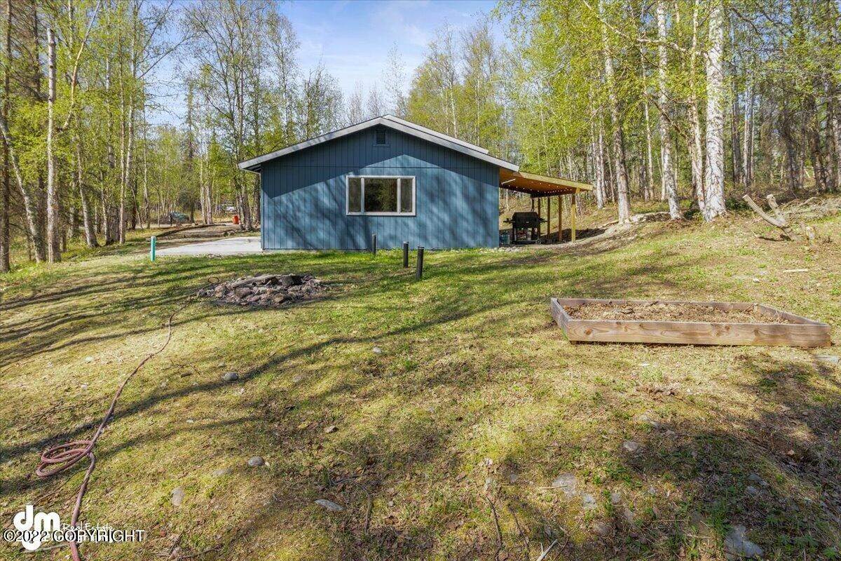 32. Single Family Homes for Sale at 3875 N Red Fox Circle Wasilla, Alaska 99654 United States