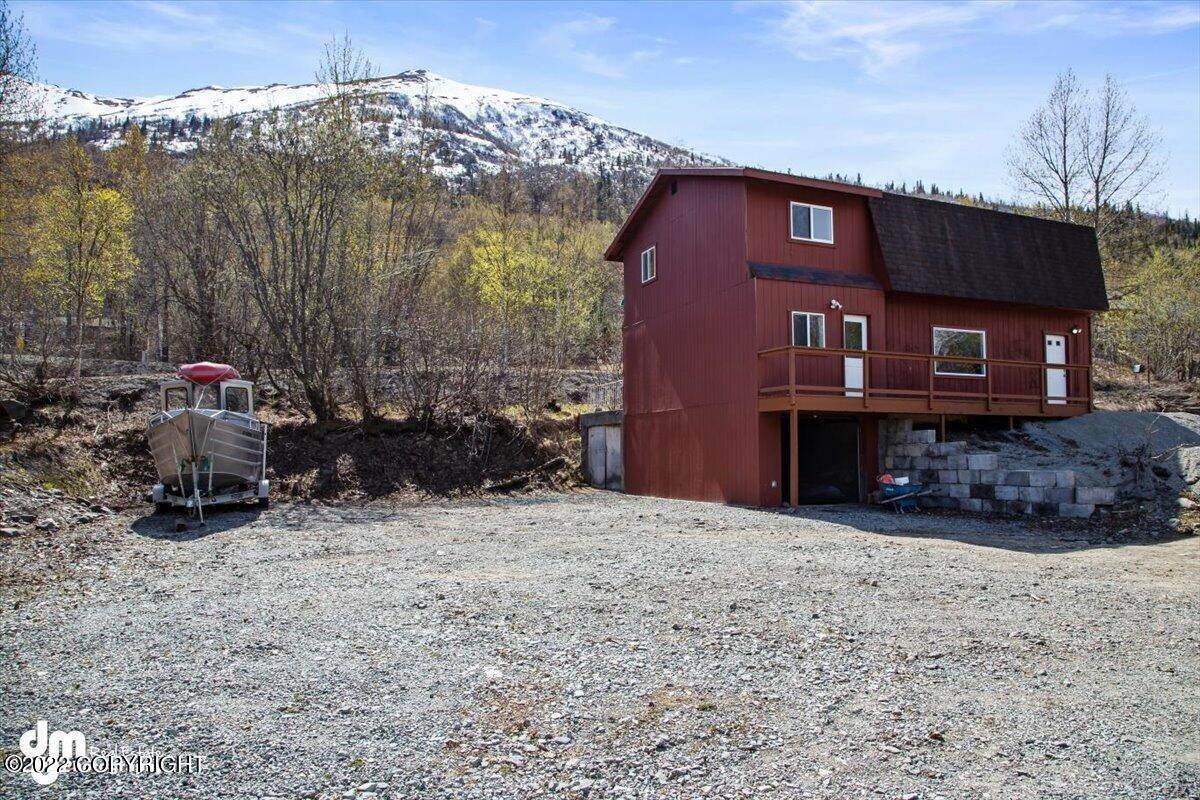 8. Single Family Homes for Sale at 8011 Stewart Mountain Drive Eagle River, Alaska 99577 United States
