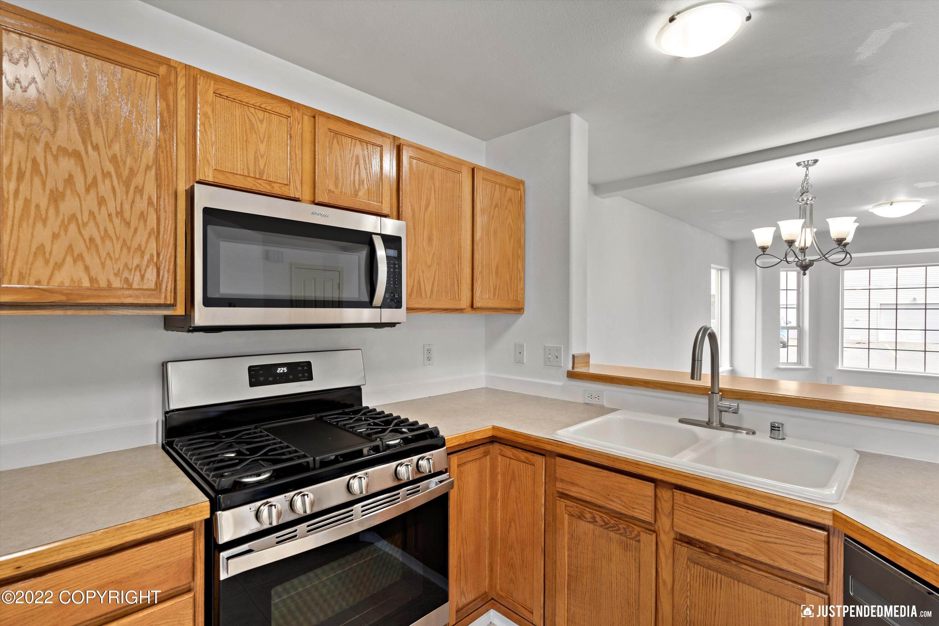 7. Condominiums for Sale at 1948 Bragaw Square Place #53 Anchorage, Alaska 99508 United States