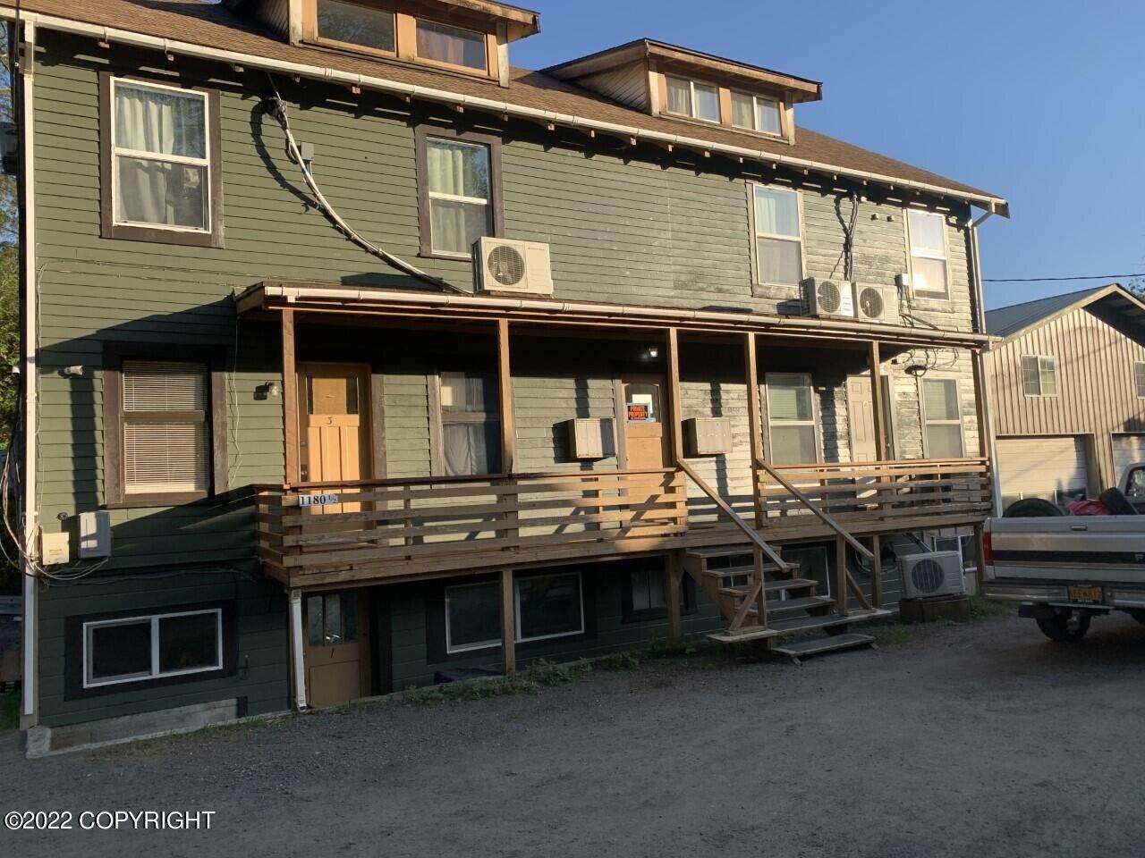 Multi-Family Homes por un Venta en 1180 1/2 Park Avenue Ketchikan, Alaska 99901 Estados Unidos