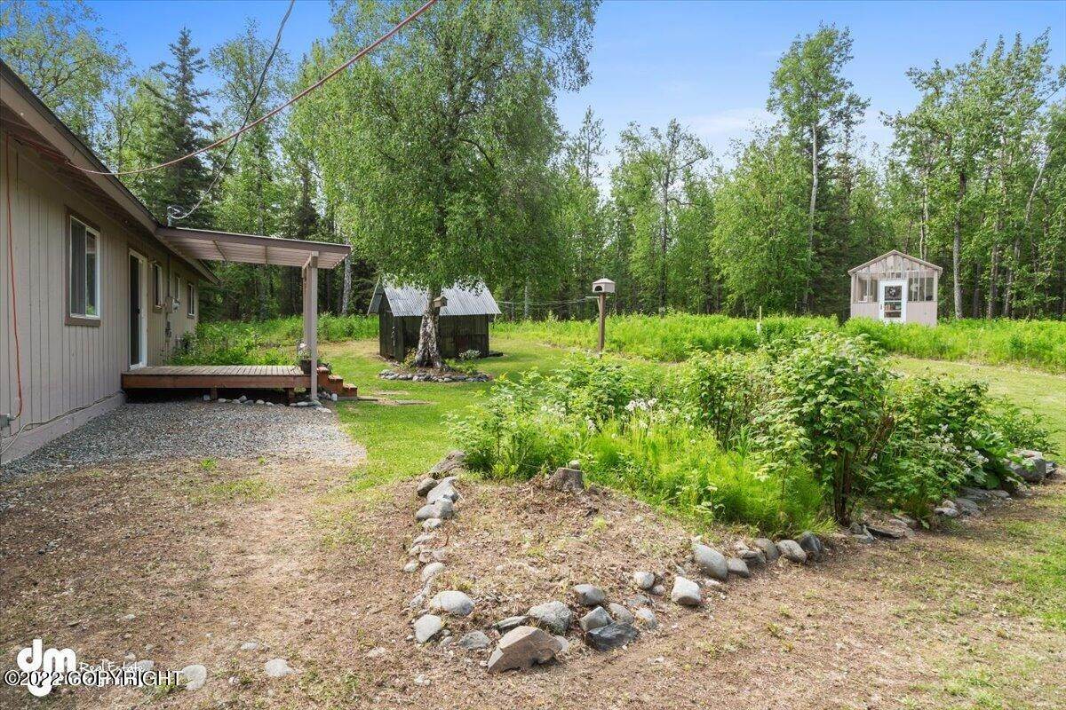 36. Single Family Homes for Sale at 2300 N Iliamna Drive Wasilla, Alaska 99654 United States