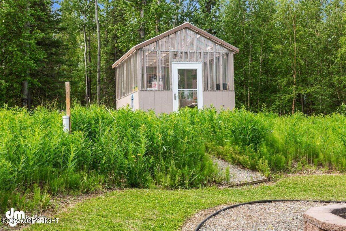43. Single Family Homes for Sale at 2300 N Iliamna Drive Wasilla, Alaska 99654 United States