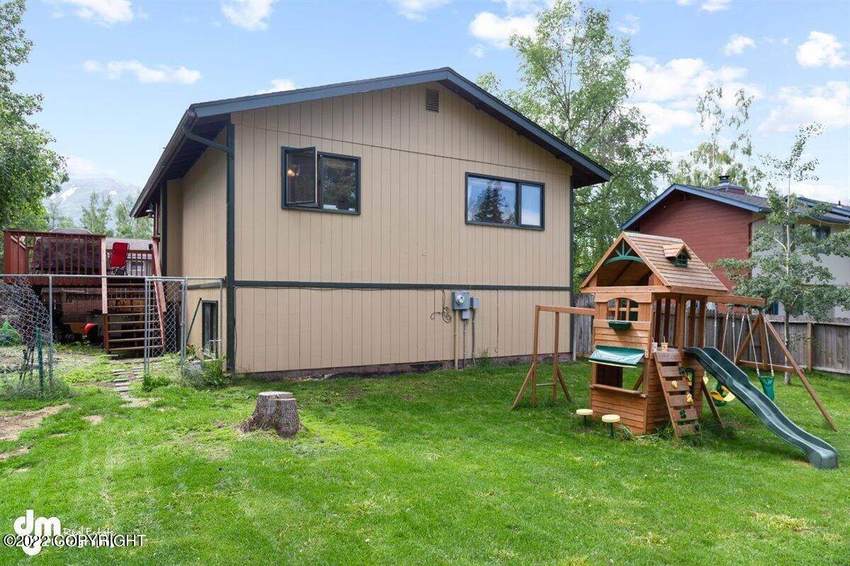 41. Single Family Homes for Sale at 18927 Third Street Eagle River, Alaska 99577 United States
