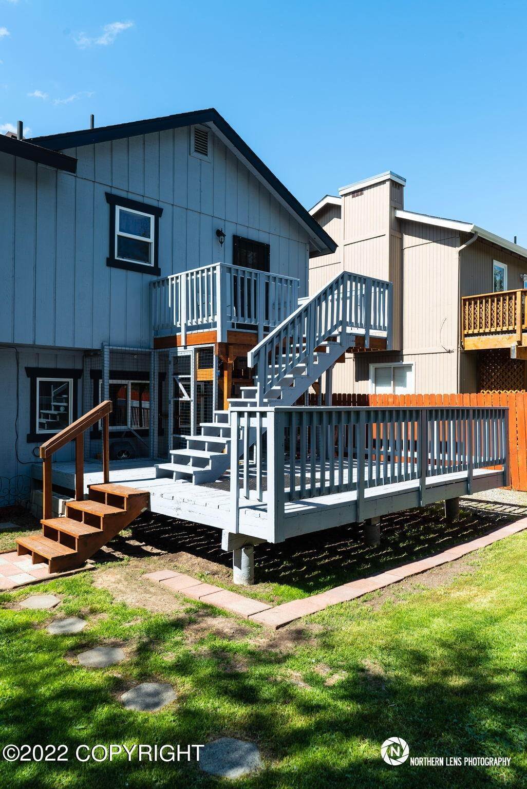 16. Single Family Homes for Sale at 7151 Miranda Drive Anchorage, Alaska 99507 United States