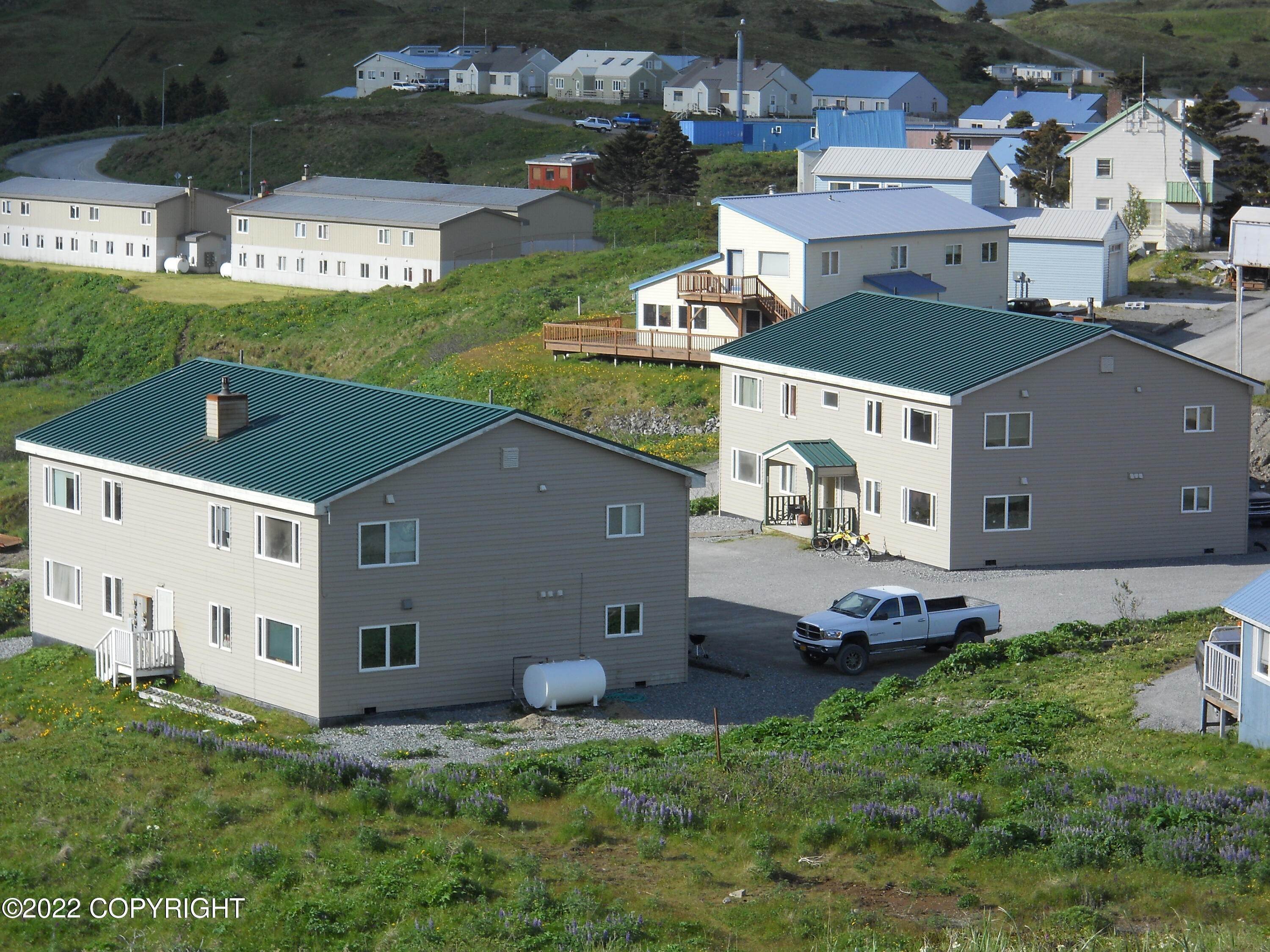 Multi-Family Homes por un Venta en 17/19 Driftwood Way Dutch Harbor, Alaska 99692 Estados Unidos