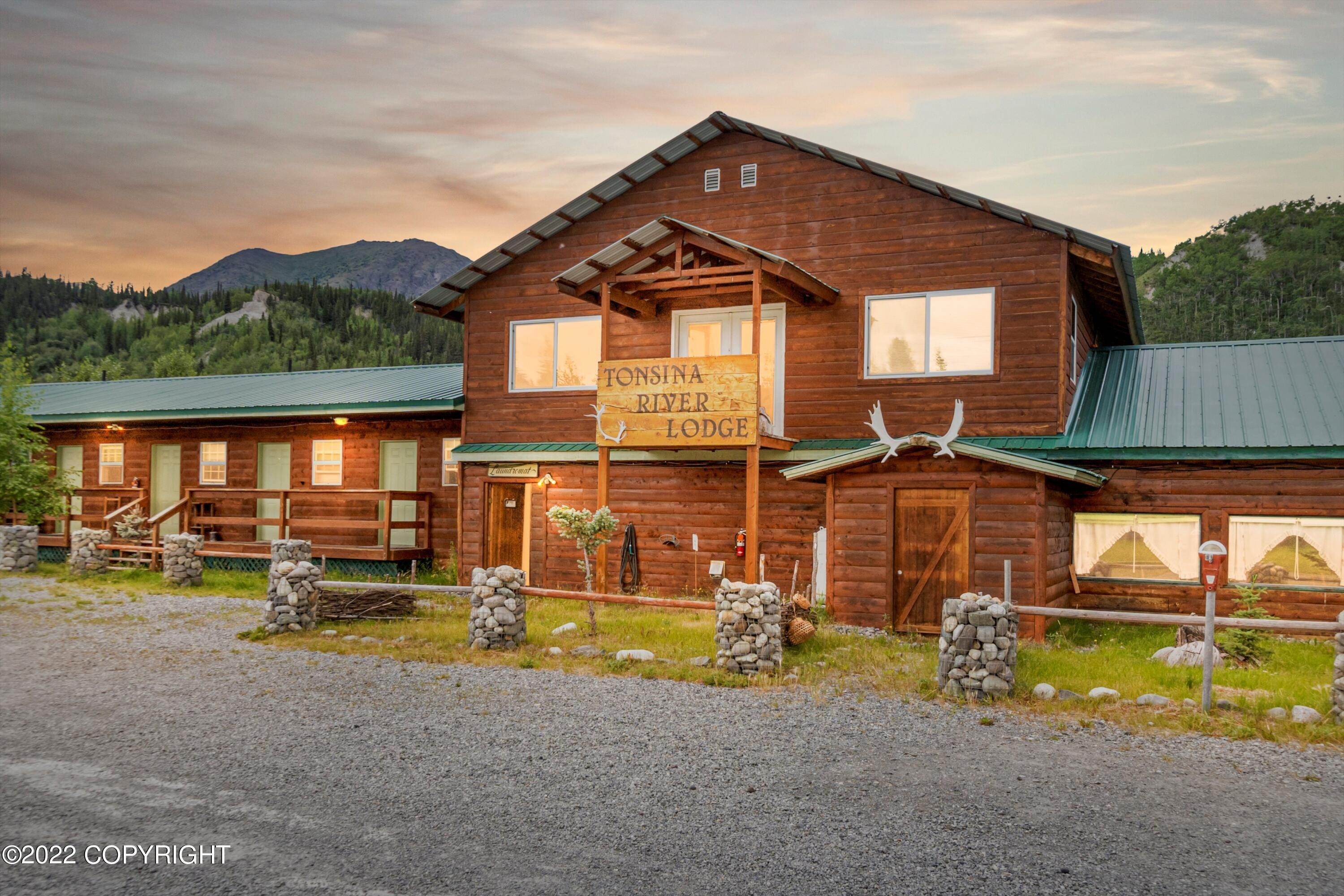 Oportunidad de negocio por un Venta en Mile 79 Richardson Highway Copper Center, Alaska 99573 Estados Unidos