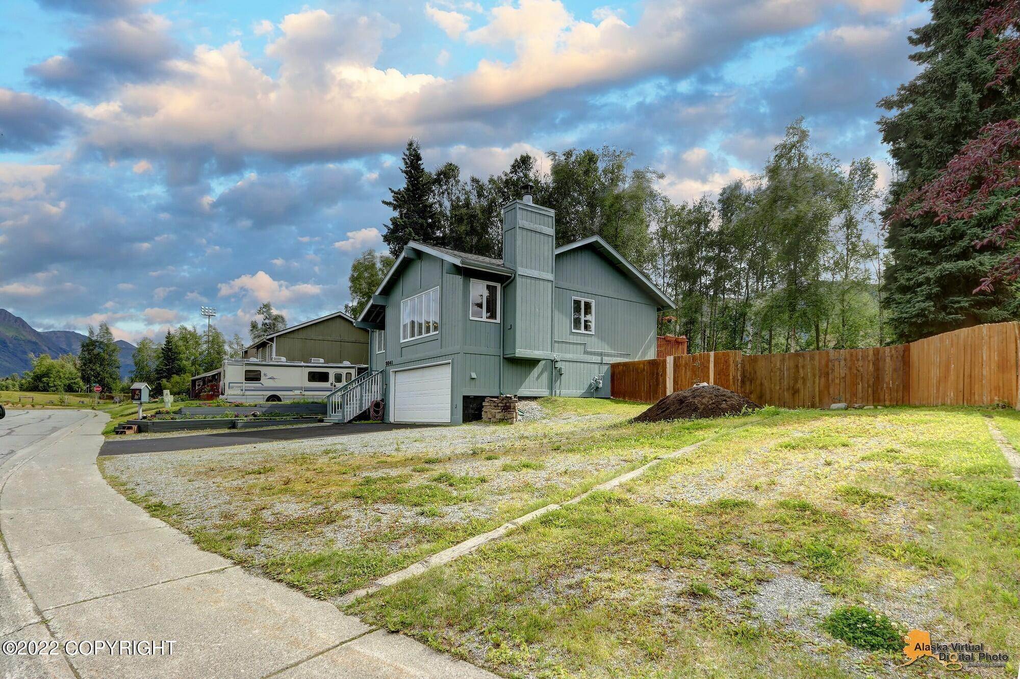 27. Single Family Homes for Sale at 9841 Dinaaka Drive Eagle River, Alaska 99577 United States