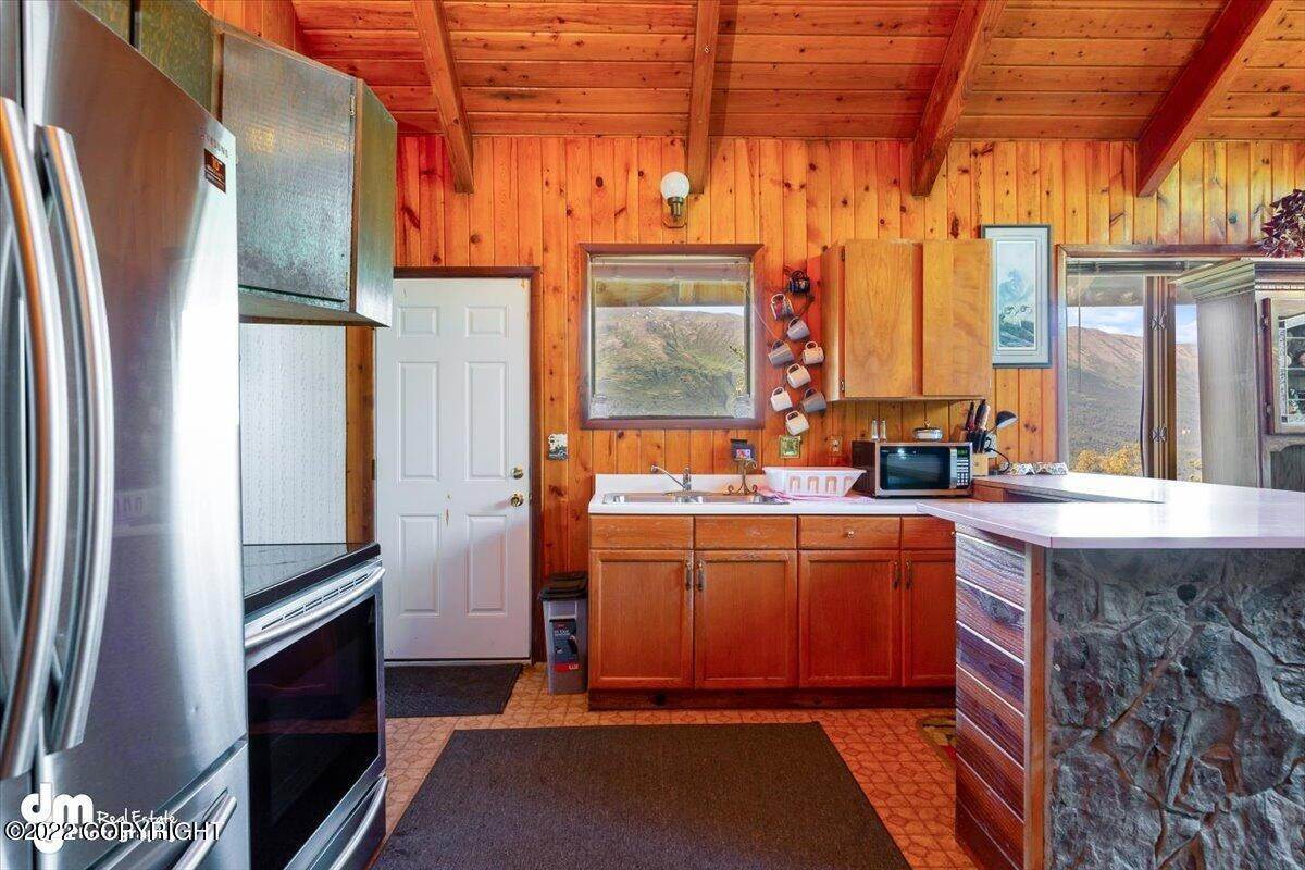 15. Single Family Homes for Sale at 32450 Eagle Vista Drive Eagle River, Alaska 99577 United States