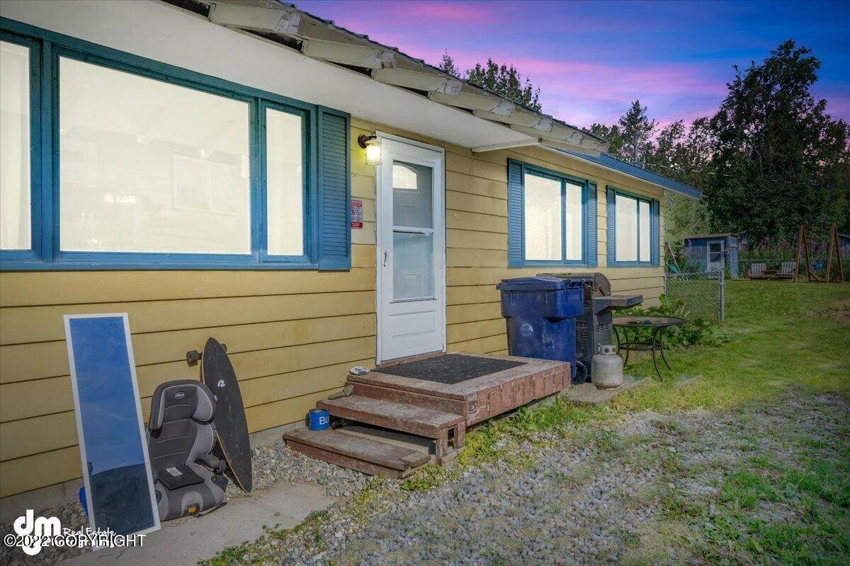 23. Single Family Homes for Sale at 127 E Auklet Avenue Palmer, Alaska 99645 United States