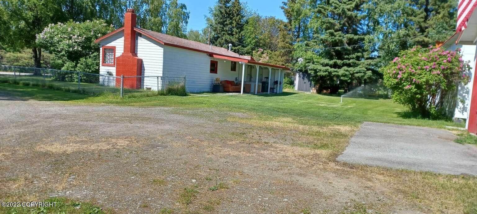 7. Single Family Homes for Sale at 7637 Jewel Lake Road Anchorage, Alaska 99502 United States