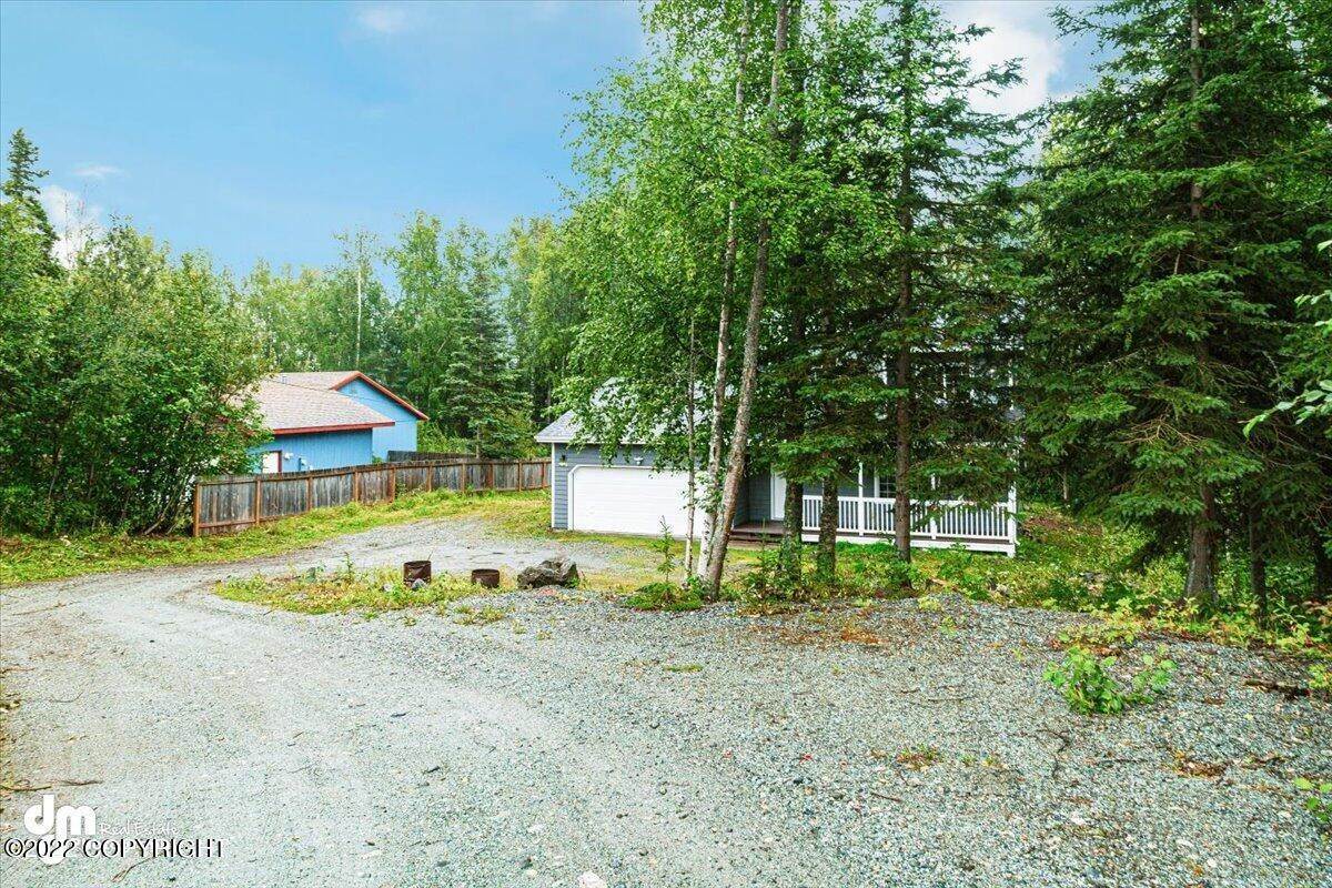 32. Single Family Homes for Sale at 7060 W Gladstone Lane Wasilla, Alaska 99654 United States