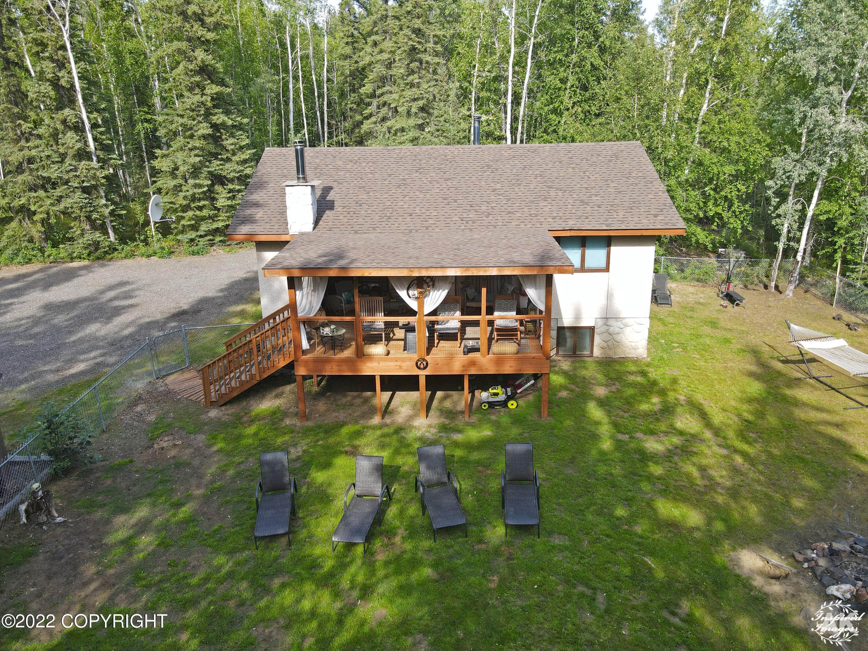 27. Single Family Homes for Sale at 2406 Hermits Way North Pole, Alaska 99705 United States