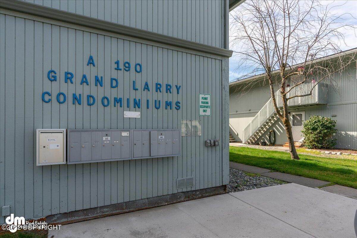 21. Condominiums for Sale at 190 Grand Larry Street #A-7 Anchorage, Alaska 99504 United States