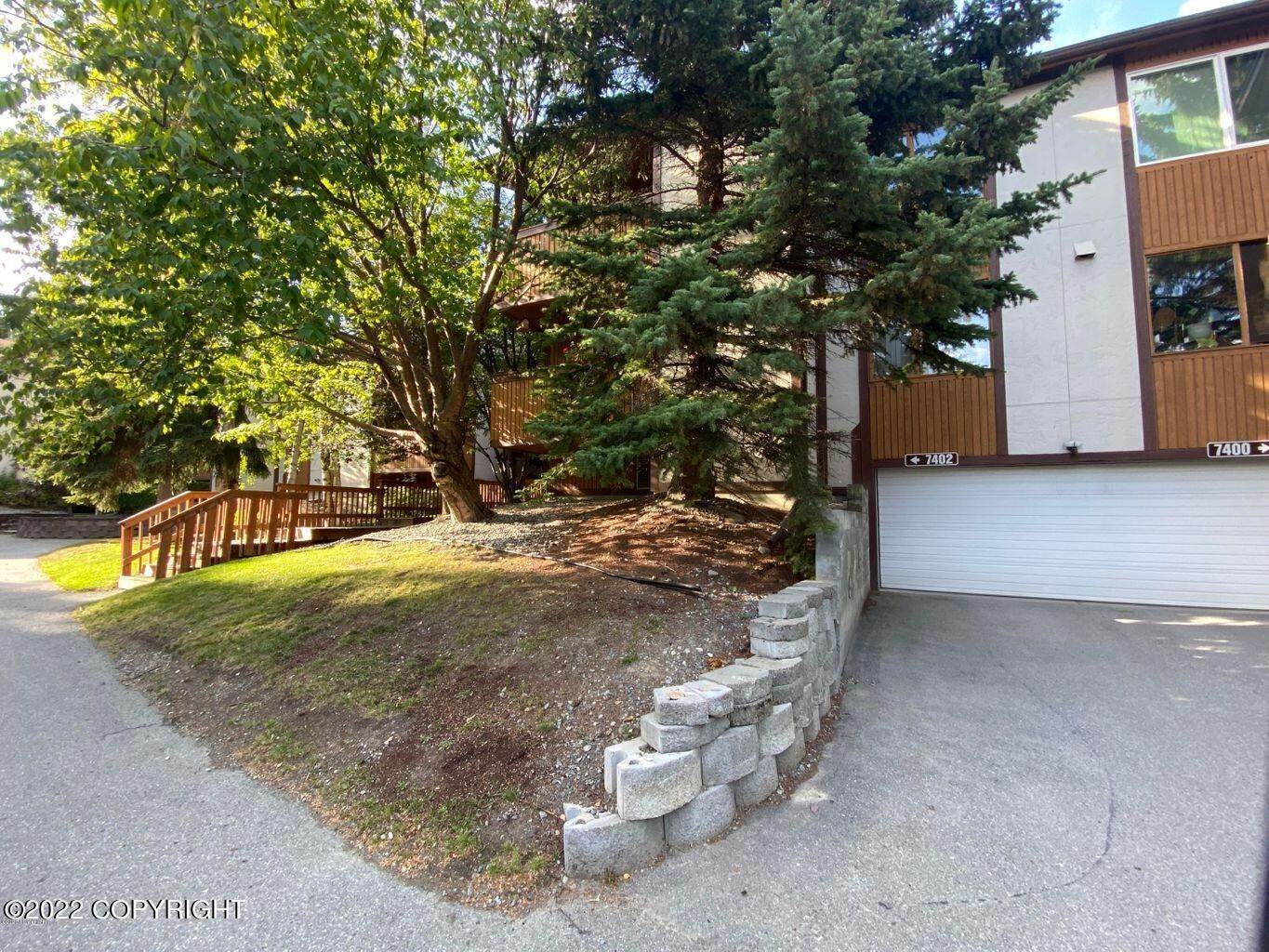 14. Condominiums for Sale at 7402 Foxridge Way #10A Anchorage, Alaska 99518 United States