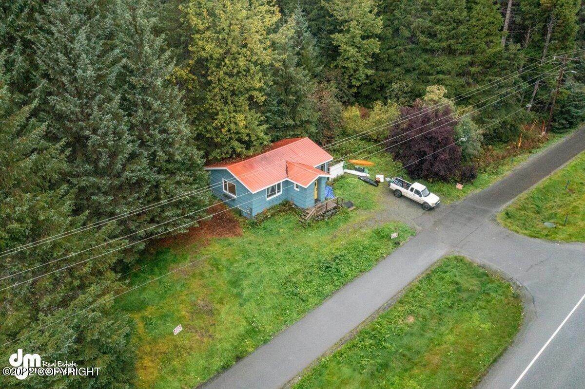 3. Single Family Homes for Sale at 1011 Alyeska Highway Girdwood, Alaska 99587 United States