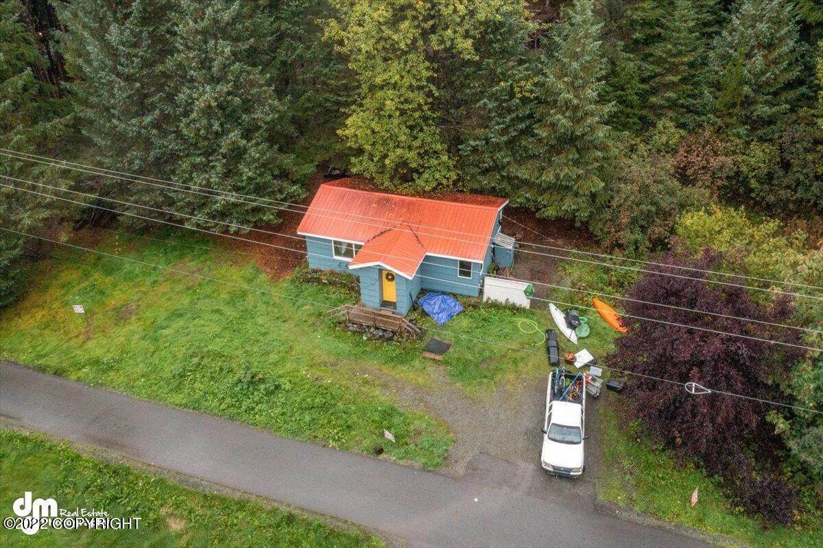 14. Single Family Homes for Sale at 1011 Alyeska Highway Girdwood, Alaska 99587 United States