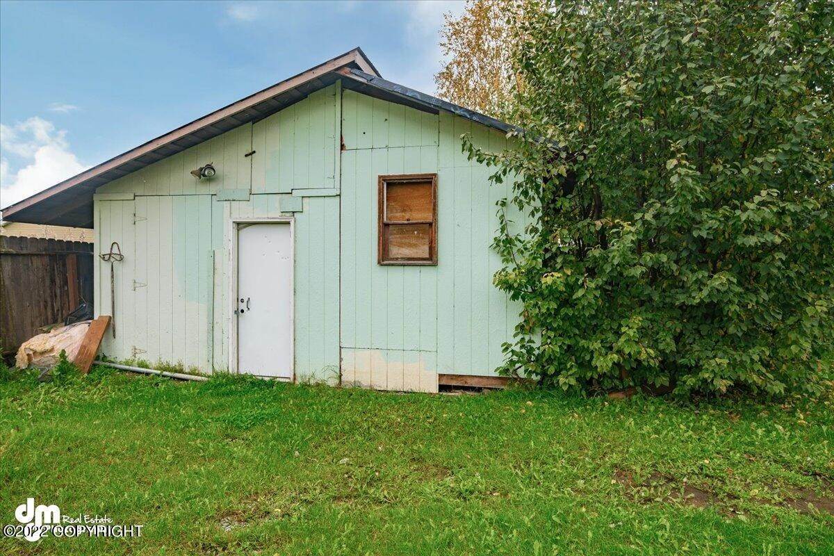 30. Single Family Homes for Sale at 4220 E 8th Avenue Anchorage, Alaska 99508 United States