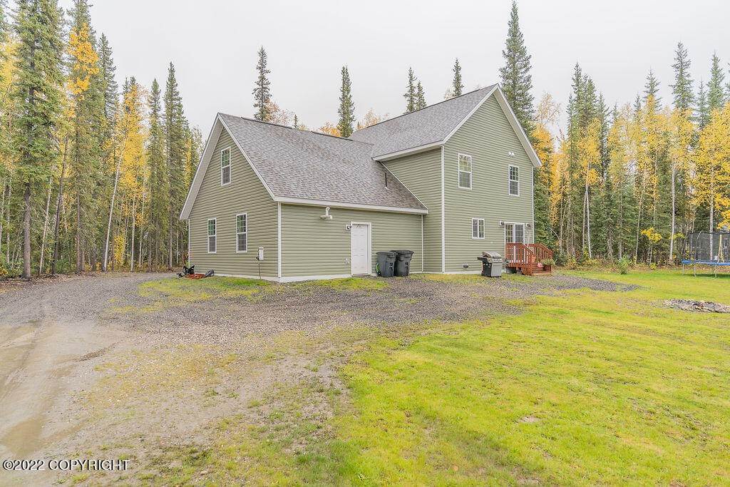15. Single Family Homes for Sale at 1821 Osborn Court North Pole, Alaska 99705 United States