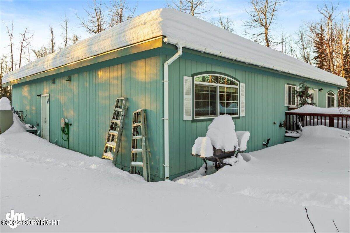 39. Single Family Homes for Sale at 3075 E Regal Court Wasilla, Alaska 99654 United States