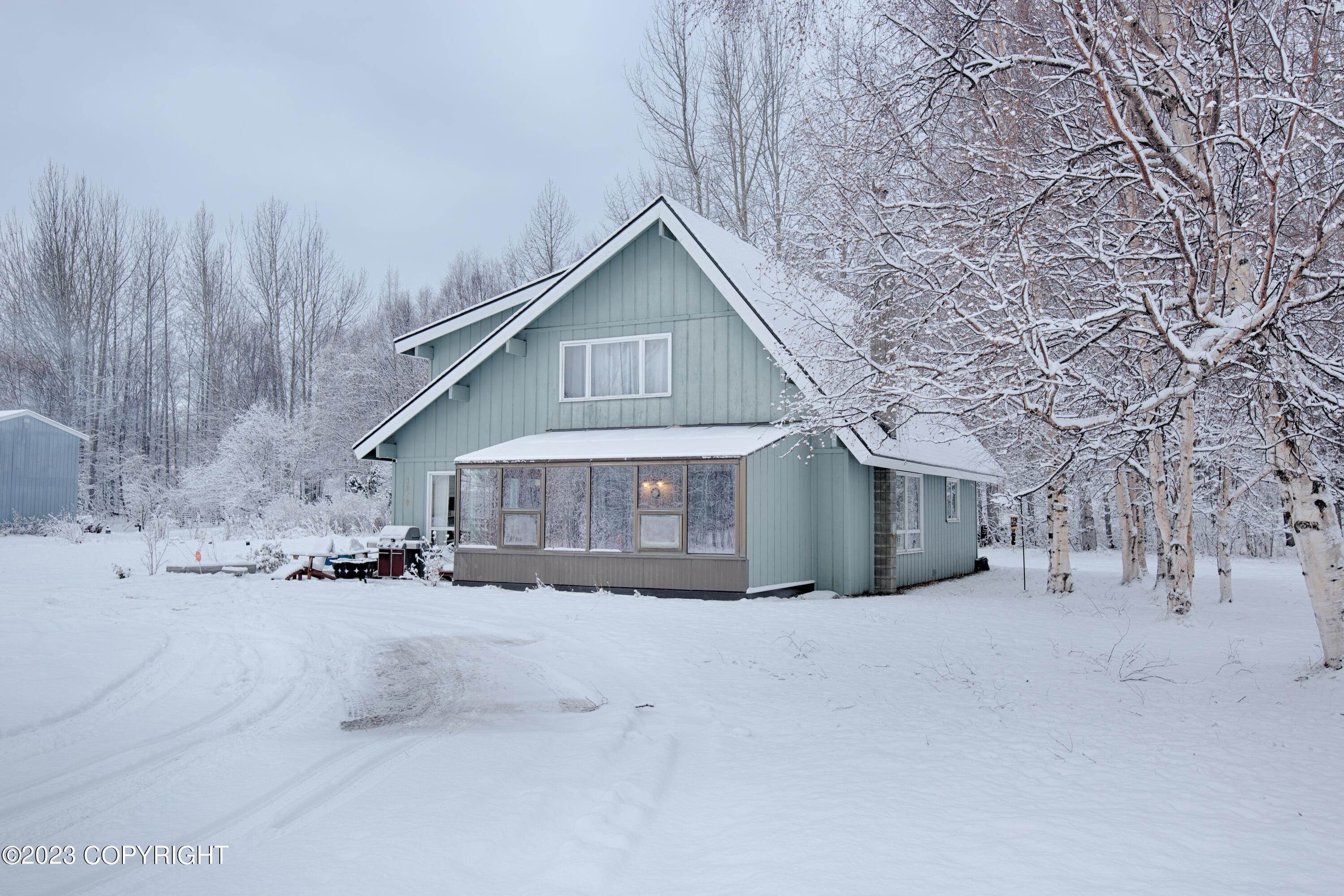 33. Single Family Homes for Sale at 1050 S Serrano Drive Wasilla, Alaska 99654 United States