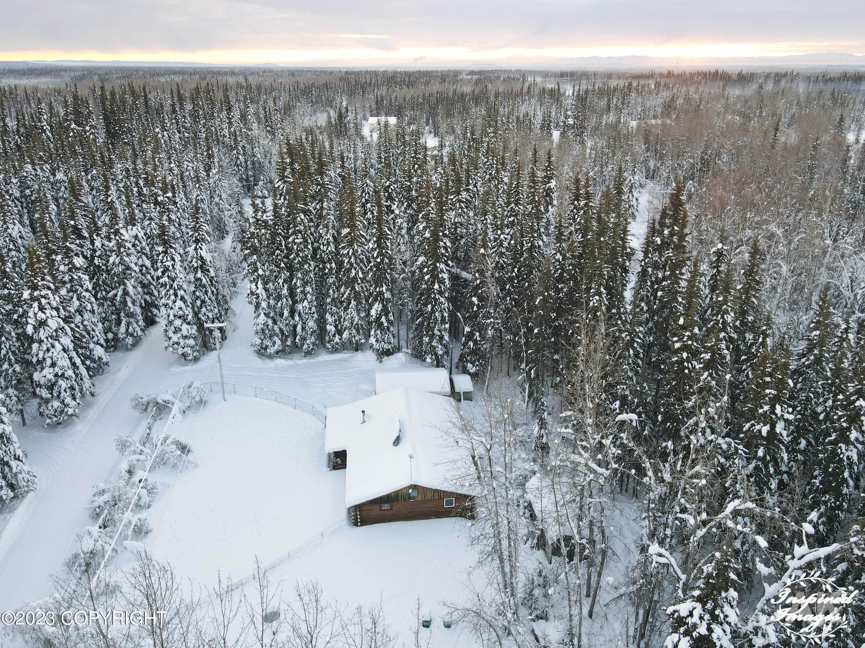 26. Single Family Homes for Sale at 1441 Benshoof Drive North Pole, Alaska 99705 United States