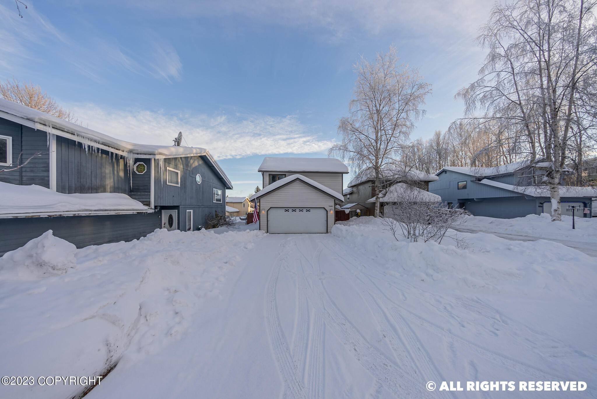 30. Single Family Homes for Sale at 7461 Clairborne Circle Anchorage, Alaska 99502 United States