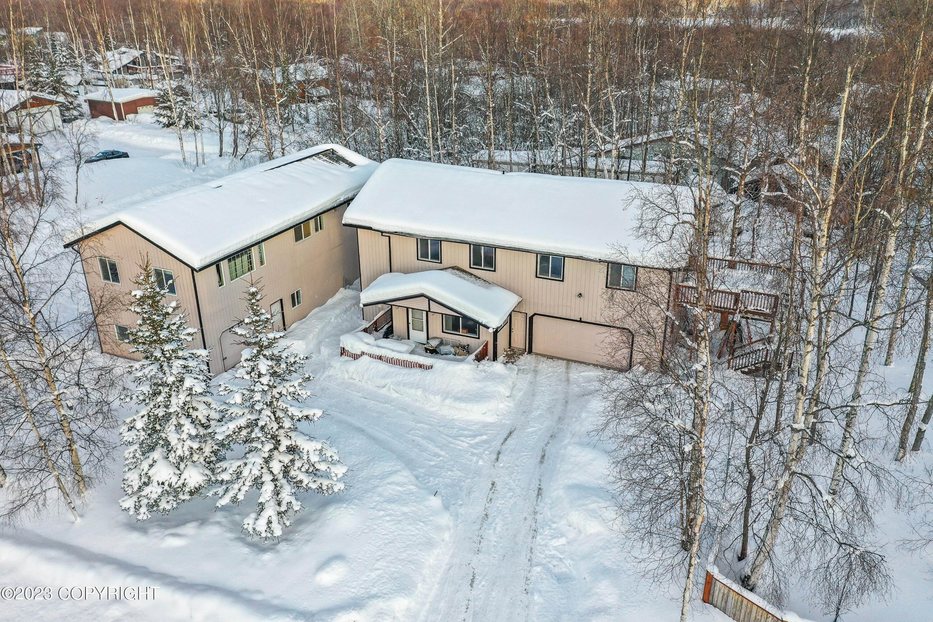 36. Single Family Homes for Sale at 22625 Lake Hill Drive Chugiak, Alaska 99567 United States