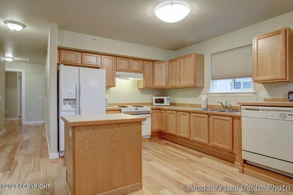 7. Condominiums for Sale at 123 E 24th Avenue #7 Anchorage, Alaska 99503 United States