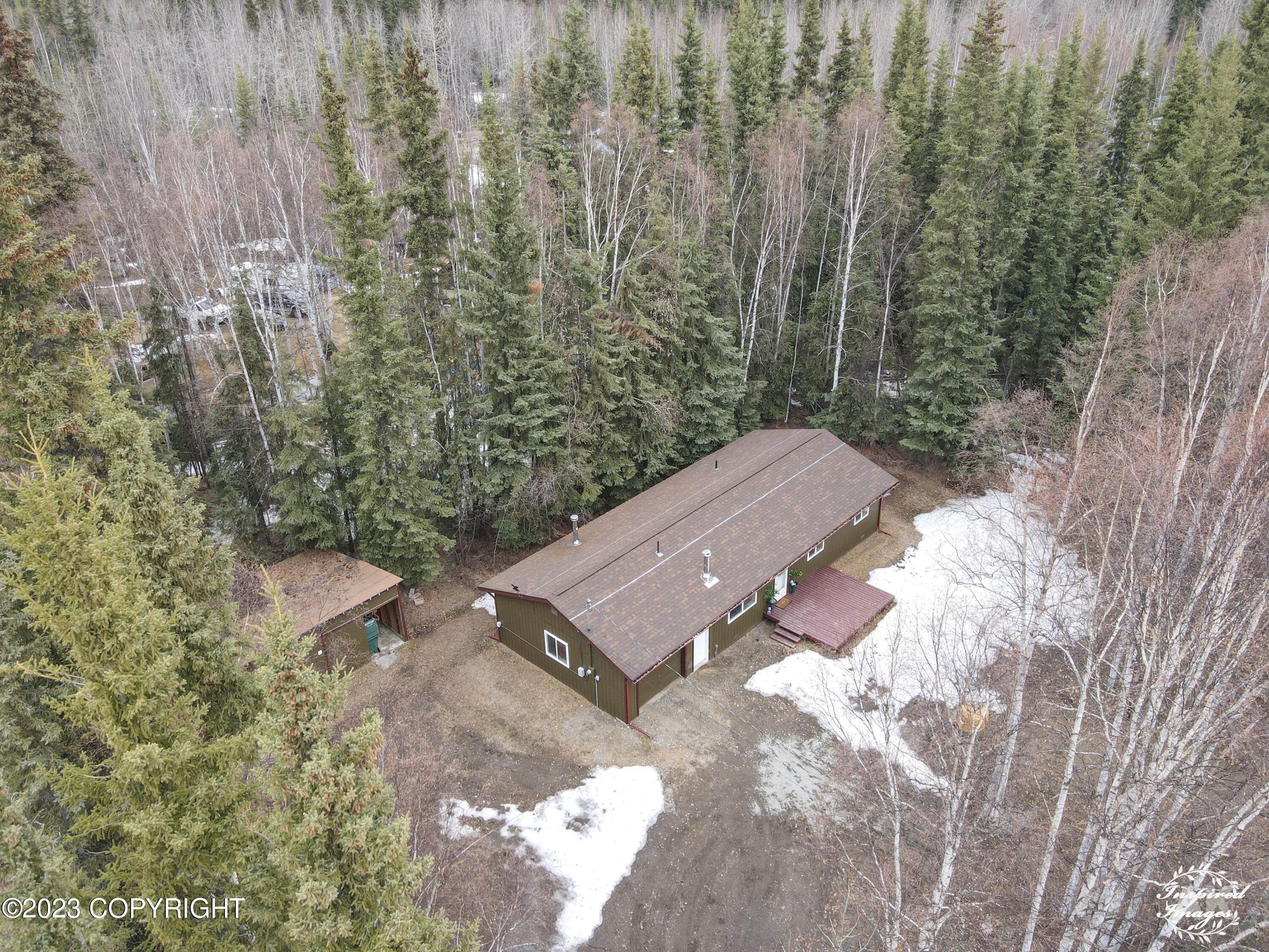 28. Single Family Homes for Sale at 2825 Circle Loop Road North Pole, Alaska 99705 United States