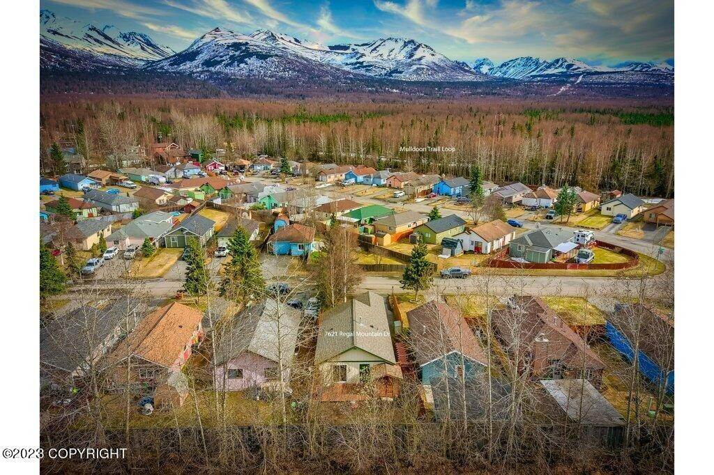 23. Single Family Homes for Sale at 7621 Regal Mountain Drive Anchorage, Alaska 99504 United States