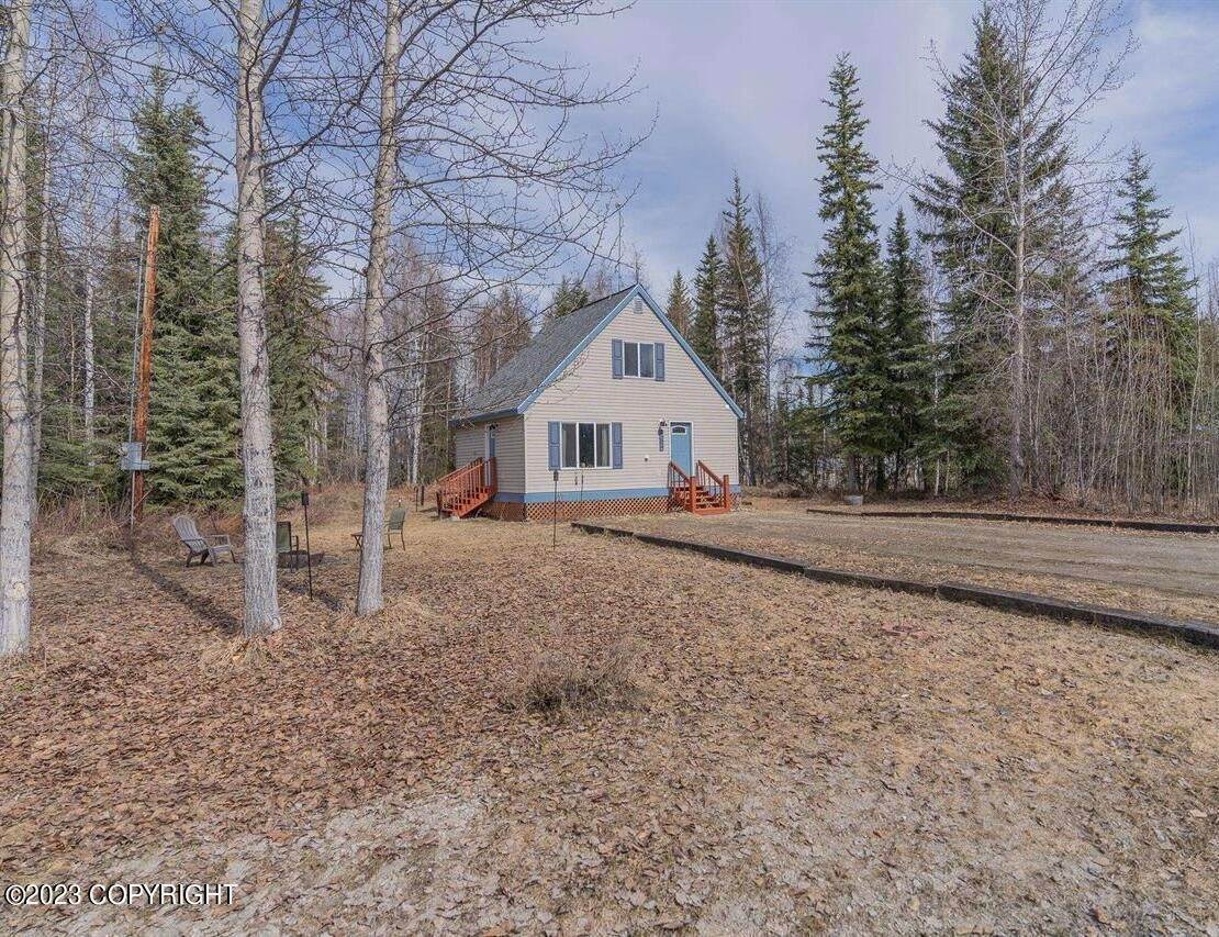 18. Single Family Homes for Sale at 1204 Paige Avenue North Pole, Alaska 99705 United States