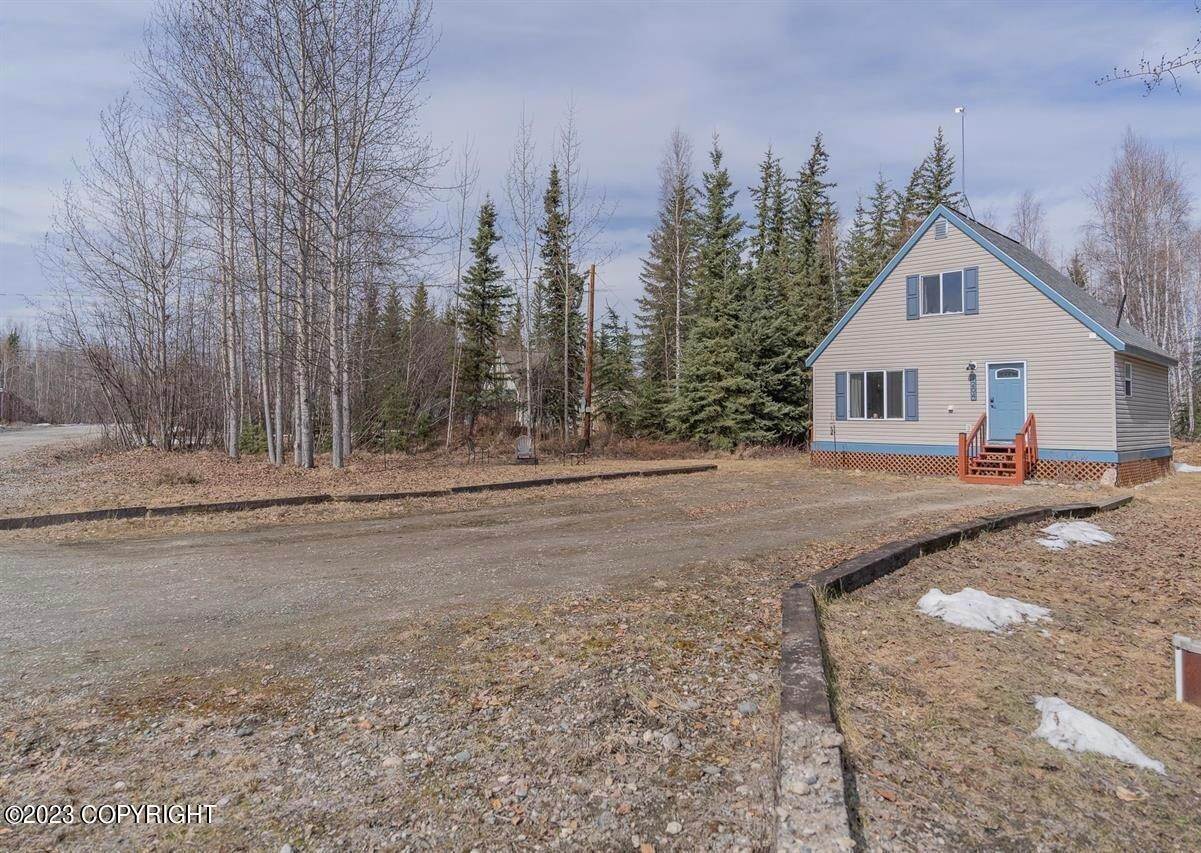 19. Single Family Homes for Sale at 1204 Paige Avenue North Pole, Alaska 99705 United States