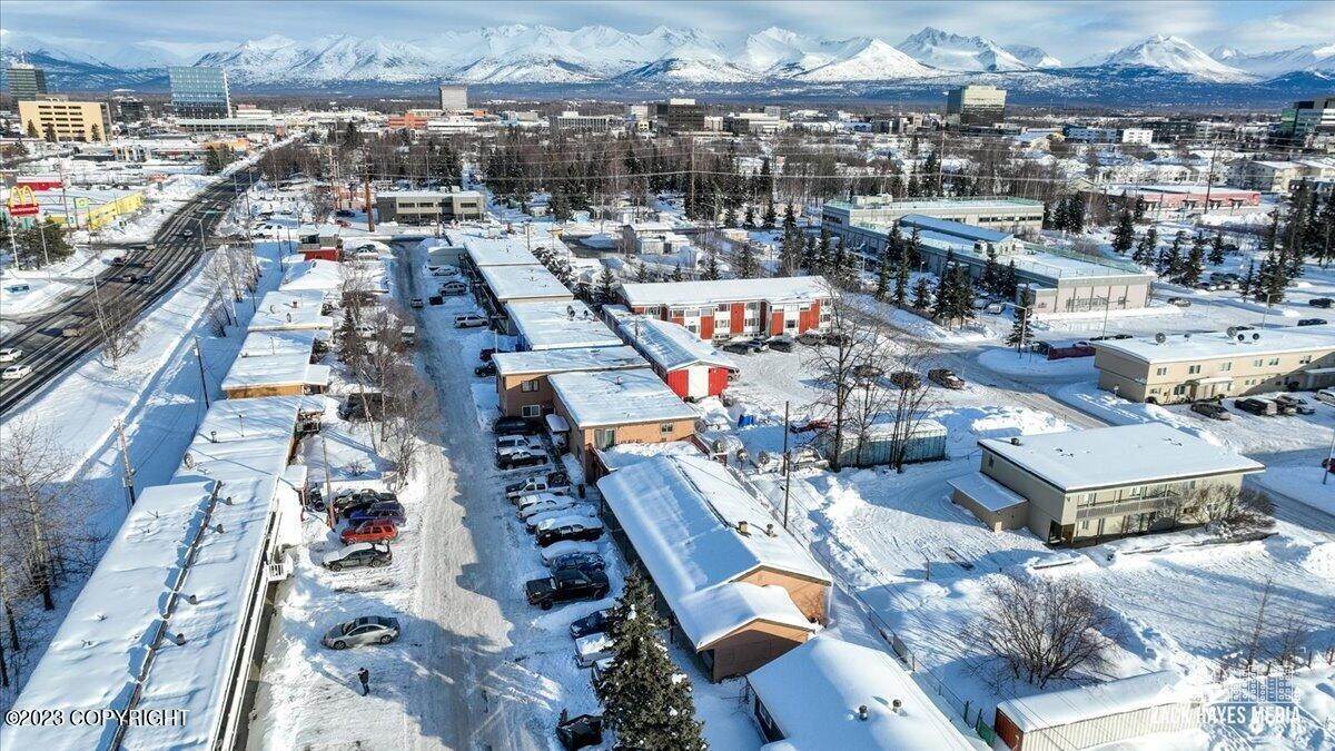 37. Multi-Family Homes for Sale at 906 W 29th Place Anchorage, Alaska 99503 United States