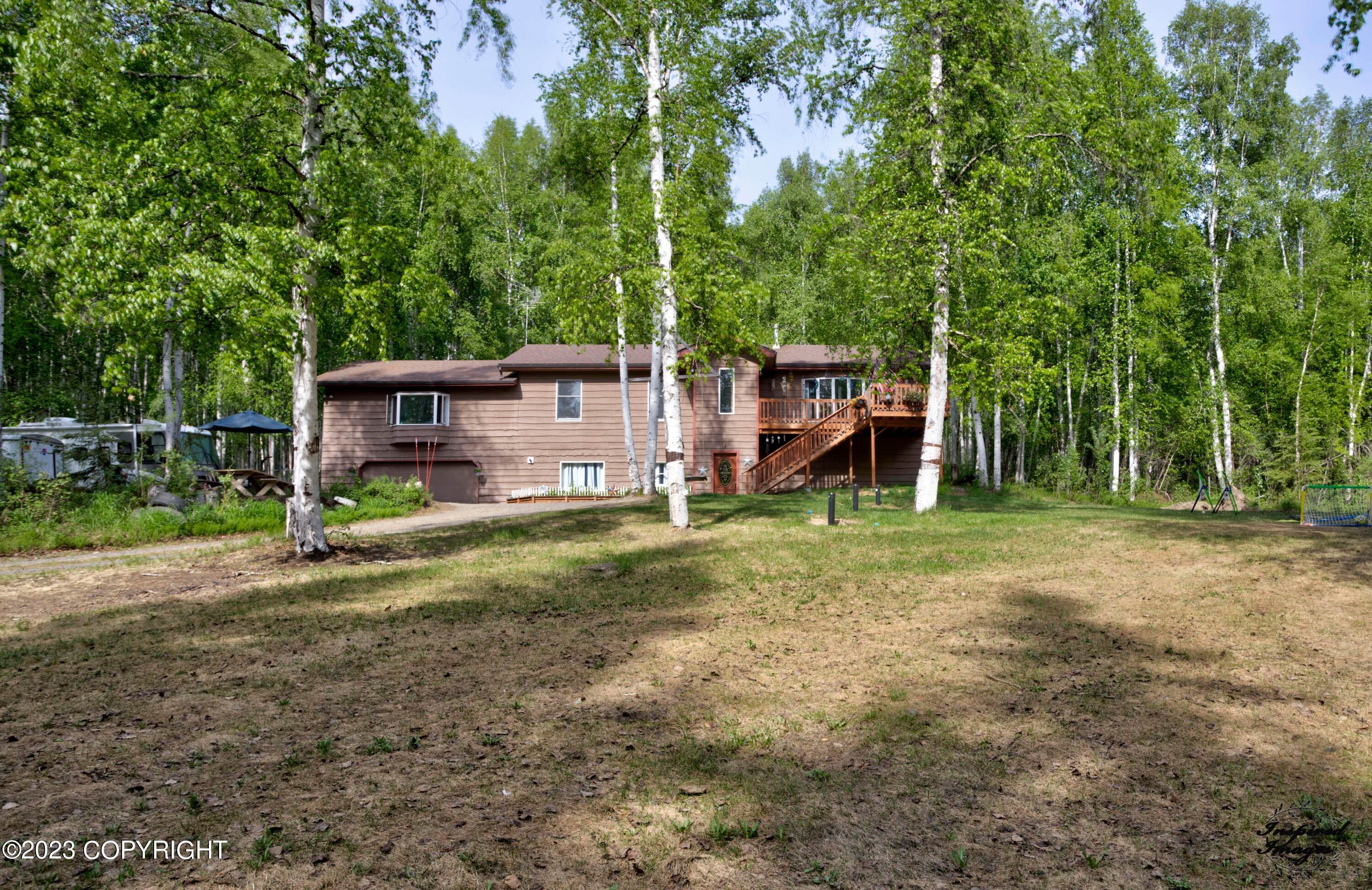 38. Single Family Homes for Sale at 618 Auburn Drive Fairbanks, Alaska 99709 United States
