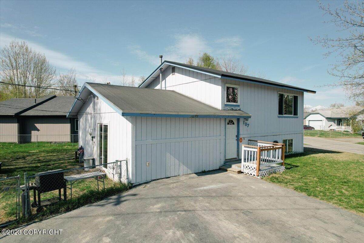 38. Single Family Homes for Sale at 137 E Caribou Avenue Palmer, Alaska 99645 United States