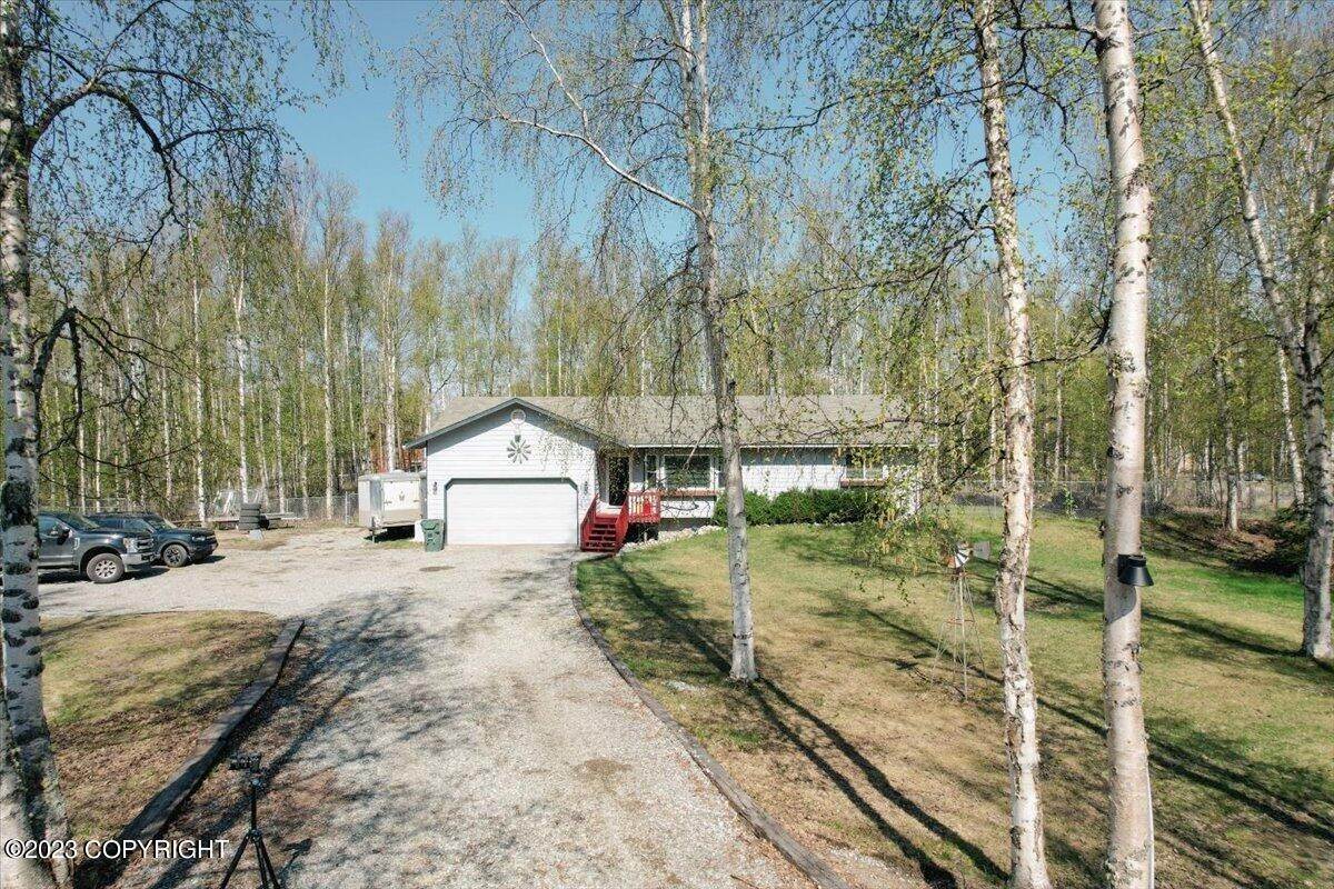 26. Single Family Homes for Sale at 1731 W Cottonwood Creek Drive Wasilla, Alaska 99654 United States