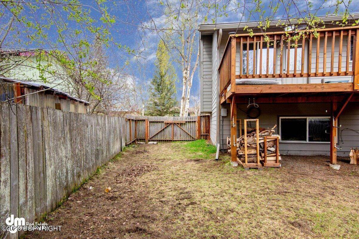 36. Single Family Homes for Sale at 3821 Borland Circle Anchorage, Alaska 99517 United States
